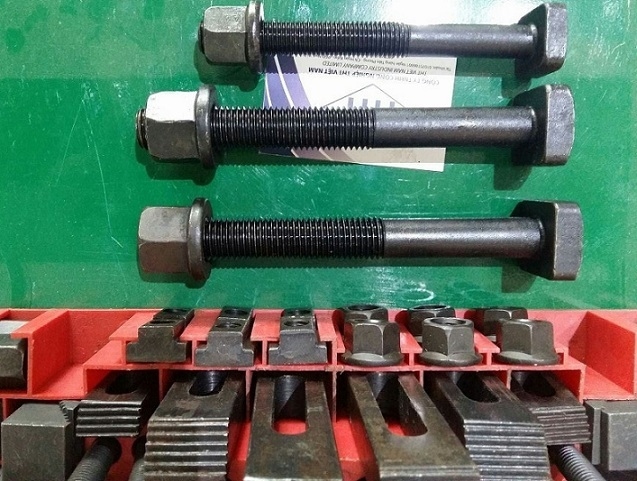 Bu lông Tslot bolt M16x150